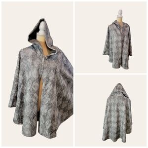 URBANOLOGY Plaid Hooded Cape Sweater Pure Essence Gray Poncho Ruana Size XS T38